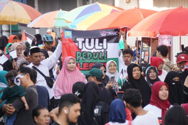 Bazı Endonezyalılar arabasız bir günde özgür bir Filistin istiyor.