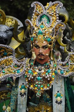 Aslan kostümlü Biro Moda Karnavalı