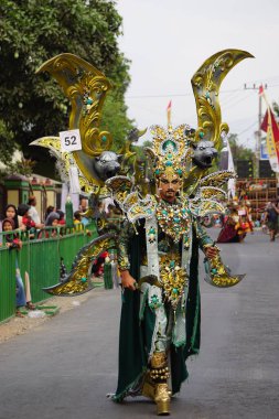 Aslan kostümlü Biro Moda Karnavalı