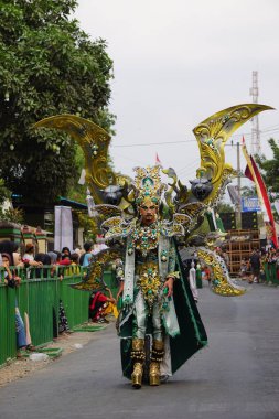 Aslan kostümlü Biro Moda Karnavalı