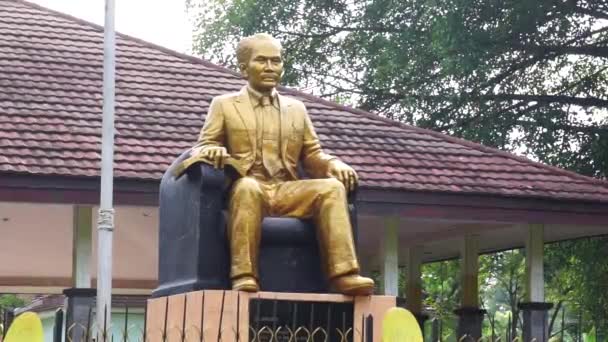 Monumento Del Sutomo También Llamado Soetomo Atau Soebroto Héroe Indonesio — Vídeos de Stock