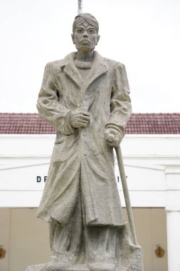 Malioboro 'daki Sudirman Anıtı. Sudirman Endonezyalı kahramanlardan biri.
