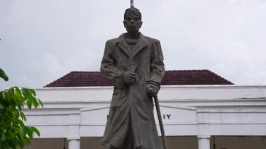 Malioboro 'daki Sudirman Anıtı. Sudirman Endonezyalı kahramanlardan biri.