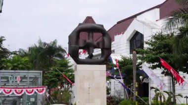 Lingkar Teknologi anıtı. Bu anıt, Kültür Şehri olarak Yogyakarta 'ya adanmıştır. Bu heykel Kasman KS tarafından tasarlandı..