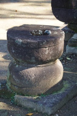 Gambar Wetan tapınağının yıkılması. Gambar Wetan Tapınağı, Hayam Wuruk 'un saltanatından sonra Majapahit Krallığı sırasında inşa edildi.