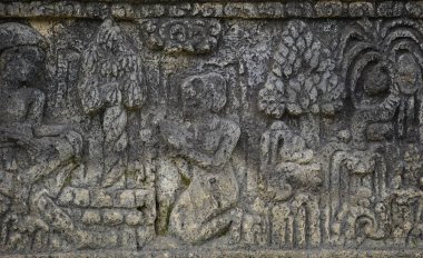 Penataran tapınağındaki yontulmuş taş, Blitar, Doğu Java, Endonezya