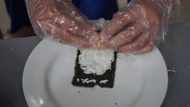 Шеф Кухар Готує Японську Їжу Японський Шеф Кухар Робить Суші — стокове відео
