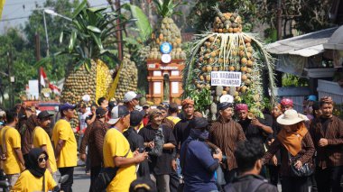 Kelud, Kediri, Doğu Java, Endonezya 'da ananas festivali