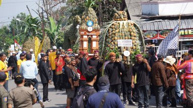 Kelud, Kediri, Doğu Java, Endonezya 'da ananas festivali