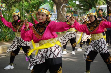 Endonezya 'lı yürüyüşün yaratılışına (baris berbaris kreasi) katılıyor