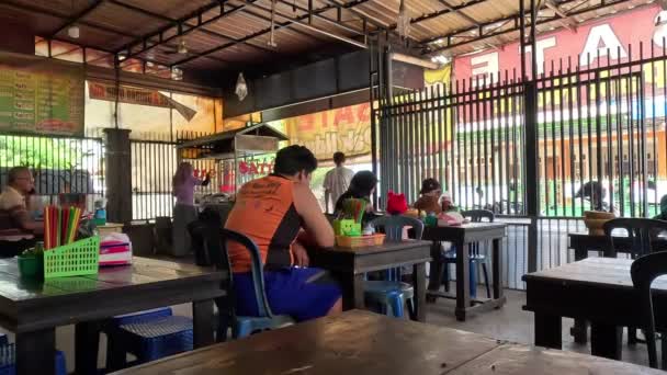 Atmosfer Warung Warung Adalah Sebuah Restoran Tradisional Indonesia — Stok Video