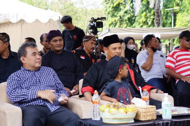 Abdullah Ebu Bakar pecut samandiman yarışmasında. Kediri 'nin belediye başkanı.