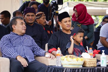 Abdullah Ebu Bakar pecut samandiman yarışmasında. Kediri 'nin belediye başkanı.