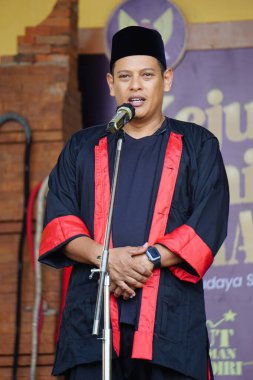 Abdullah Ebu Bakar pecut samandiman yarışmasında. Kediri 'nin belediye başkanı.