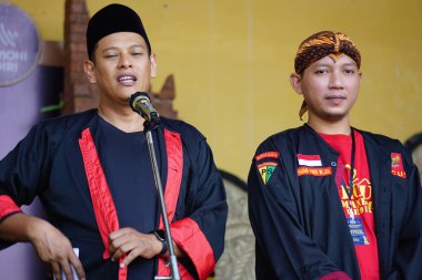 Abdullah Ebu Bakar pecut samandiman yarışmasında. Kediri 'nin belediye başkanı.