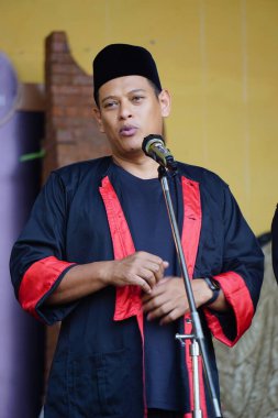 Abdullah Ebu Bakar pecut samandiman yarışmasında. Kediri 'nin belediye başkanı.