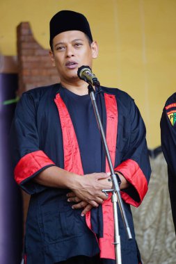 Abdullah Ebu Bakar pecut samandiman yarışmasında. Kediri 'nin belediye başkanı.