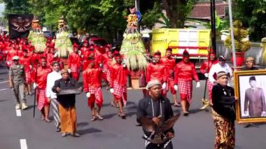 Blitar 'da Grebeg Pancasila. Bu etkinlik, Pancasila Günü 'nün yıllık gündemidir.