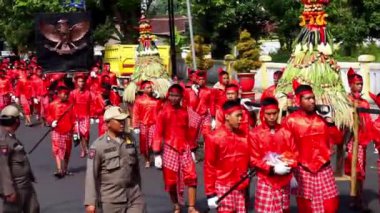 Blitar 'da Grebeg Pancasila. Bu etkinlik, Pancasila Günü 'nün yıllık gündemidir.