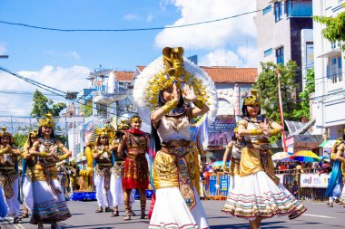 3. BEN Karnavalı 'nda Mısır baladi dansı. Bu dans, düğünler ve festivaller gibi özel etkinliklerde gerçekleştirilecek ve halk müziğine eşlik edecek..
