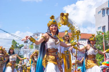 3. BEN Karnavalı 'nda Mısır baladi dansı. Bu dans, düğünler ve festivaller gibi özel etkinliklerde gerçekleştirilecek ve halk müziğine eşlik edecek..