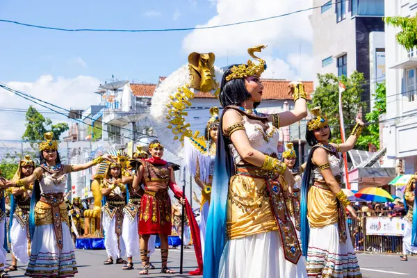 stock image Egyptian baladi dance on 3rd BEN Carnival. This dance performed at special events such as weddings and festivals, and is to accompany folk music.