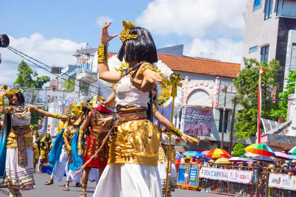 stock image Egyptian baladi dance on 3rd BEN Carnival. This dance performed at special events such as weddings and festivals, and is to accompany folk music.