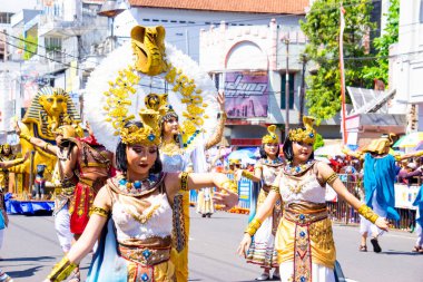 3. BEN Karnavalı 'nda Mısır baladi dansı. Bu dans, düğünler ve festivaller gibi özel etkinliklerde gerçekleştirilecek ve halk müziğine eşlik edecek..
