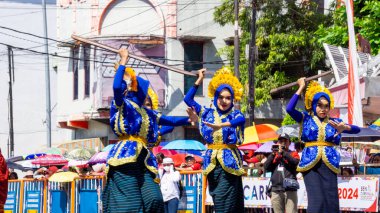 Lupe dansı 3. BEN Karnavalı 'ndaki Bima' dan (Nusa Tenggara Barat) gelir. Lupe dağ yapraklarından yapılmış bir şemsiye.