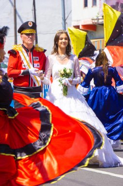 3. BEN Karnavalı 'nda İspanya' dan salsa dansı. Salsa dansı çiftler halinde yapılır ve Bosanova ya da Latin Amerika ritimleri eşliğinde yapılır..