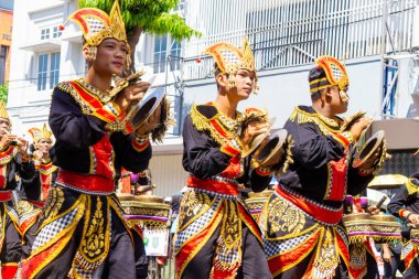 3. BEN Karnavalı 'nda Bali' den Gambuh dansı. Gambuh, asil ailelerin düğün törenlerinde, yakma törenlerinde (ngaben) ve benzerlerinde yapılır.