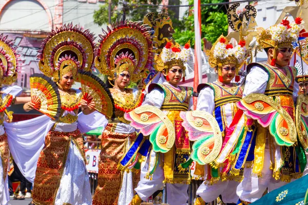 stock image Baris kekupu dance from Bali on 3rd BEN Carnival. Baris Kekupu Dance depicts a group of butterflies playing in a flower garden with gentle and energetic