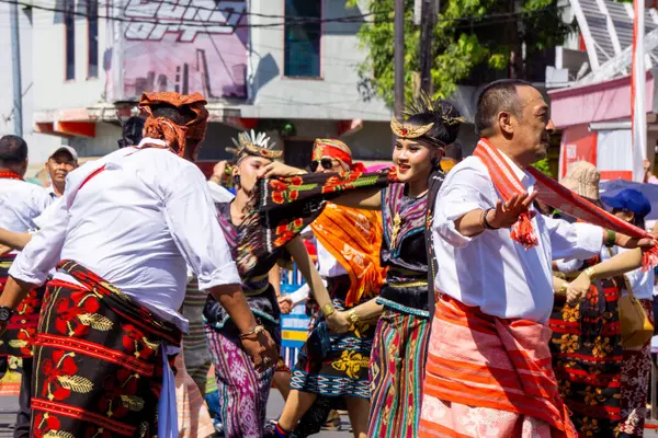 stock image Kebalai dance from Kupang on a 3rd BEN Carnival. Kebalai is a circle dance where participants hold hands up to their elbows and move with dance movements