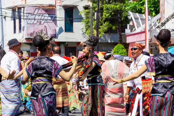 stock image Kebalai dance from Kupang on a 3rd BEN Carnival. Kebalai is a circle dance where participants hold hands up to their elbows and move with dance movements