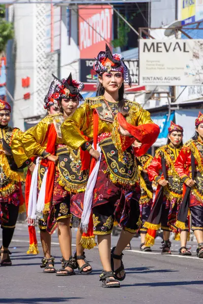 stock image Remo dance from East Java on the 3rd BEN Carnival. Remo Dance generally shows the story of a prince fighting on a battlefield.