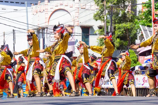 stock image Remo dance from East Java on the 3rd BEN Carnival. Remo Dance generally shows the story of a prince fighting on a battlefield.