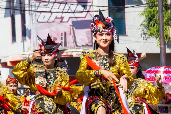 stock image Remo dance from East Java on the 3rd BEN Carnival. Remo Dance generally shows the story of a prince fighting on a battlefield.