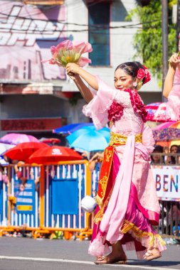 Nandakeswari ve Kutha Kembang Dansı 3. BEN Karnavalı 'nda Malang' dan. Nandakeswari neşe dolu bir melek demek.
