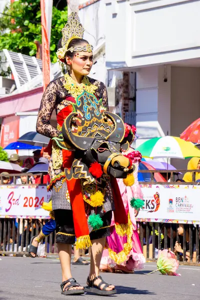 Nandakeswari ve Kutha Kembang Dansı 3. BEN Karnavalı 'nda Malang' dan. Nandakeswari neşe dolu bir melek demek.