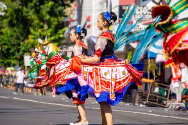 3. BEN Karnavalı 'nda Probolinggo' dan Jaran bodcag dansı. Bu dans genellikle kutlamalarda, düğünlerde, sünnetlerde vs. törenlere eşlik eder.