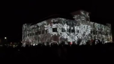 Yogyakarta 'da Sumonar Festivali. Bu etkinlik, 2019 yılından beri düzenlenen bir video haritalama ve ışık sanatları festivali.
