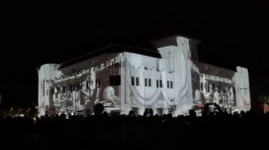 Yogyakarta 'da Sumonar Festivali. Bu etkinlik, 2019 yılından beri düzenlenen bir video haritalama ve ışık sanatları festivali.