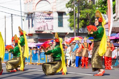 Ranup Lampuan 3. BEN Karnavalı 'nda Aceh' ten dans ediyor. Bu dans, onur konukları ve diğer geleneksel karşılama etkinlikleri için düzenlenir..
