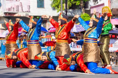 3. BEN Karnavalı 'nda Aceh' ten Ratoh Jaroe dansı. Bu dans, birliktelik, nezaket, kahramanlık, din ve birliktelik duygusunu gerçekten vurguluyor..
