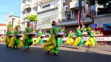 Güney Borneo, Endonezya 'dan Batamat dansı.