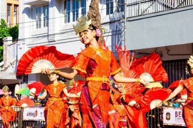 3. BEN Karnavalı 'nda Kuzey Sumatera' dan Endeng-endeng dansı. Bu dans, bir eğlence dansı ve sosyal etkileşimde neşeyi ifade etmek için bir araçtır.