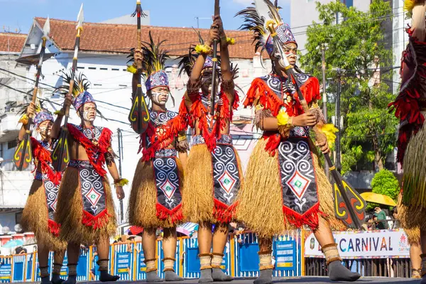 Stock image RI Mamuna Kuri Pasai dance from West Papua on the 3rd BEN Carnival. This dance symbolizes good and evil which are always fighting to win the human soul.