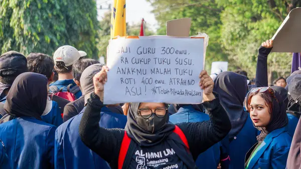 stock image Students demonstrate by carrying signs that mean they reject dynasty politics and changes to the election law.