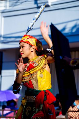 Dayak Ngaju 3. BEN Karnavalı 'nda Central Kalimantan' dan dans ediyor. Bu dansta bol miktarda hasat için şükranlarımızı sunacağız..