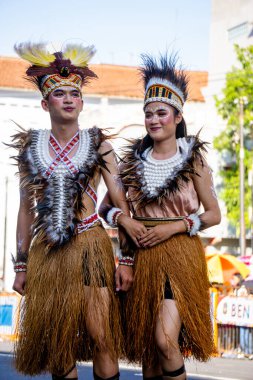 3. BEN Karnavalı 'nda Batı Papua' dan Salawaku dansı. Bu dans düzinelerce erkek ve kadın dansçı tarafından gerçekleştirilir..